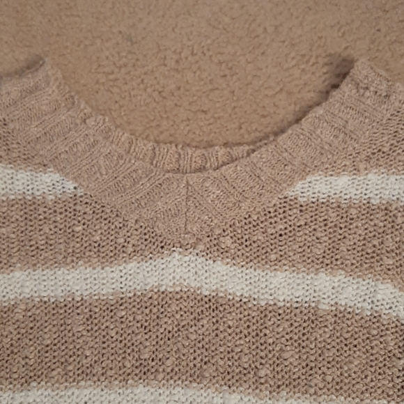 Beige and white striped sweater - Picture 3 of 7